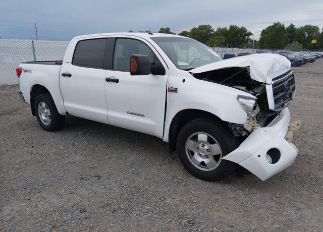 2011 TOYOTA Tundra