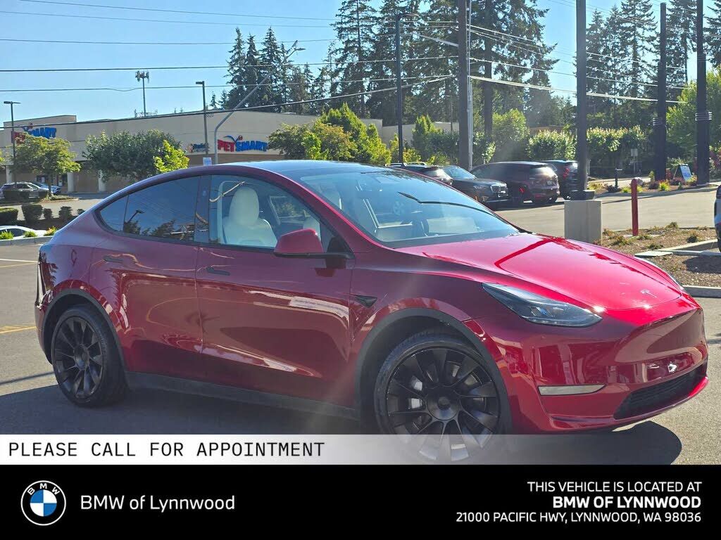2024 TESLA Model Y
