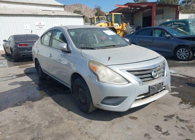 2016 NISSAN Versa