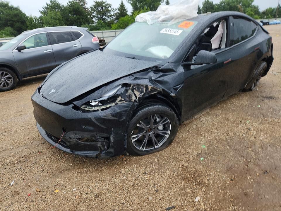 2025 TESLA Model Y