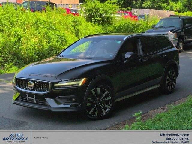 2023 VOLVO V60CC