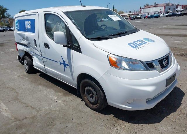 2017 NISSAN NV200