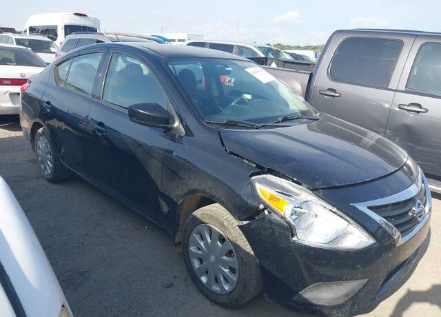 2017 NISSAN Versa