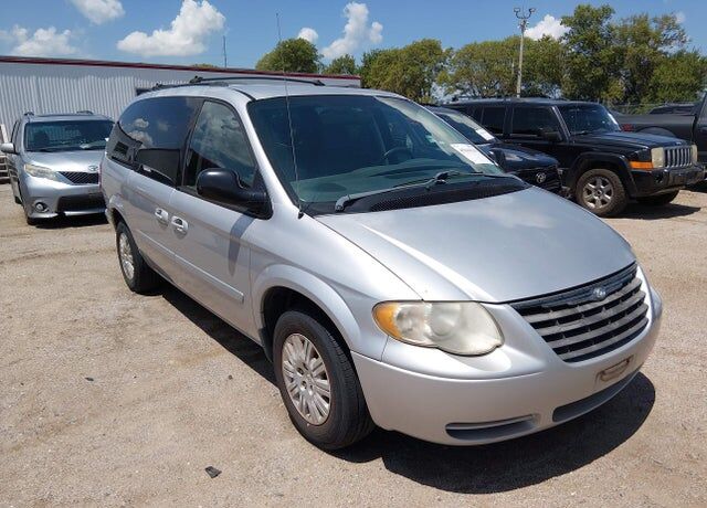 2005 CHRYSLER Town and Country