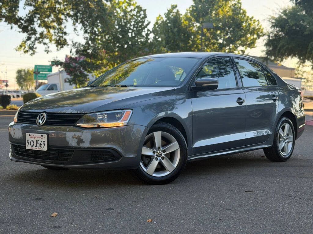 2011 VOLKSWAGEN Jetta