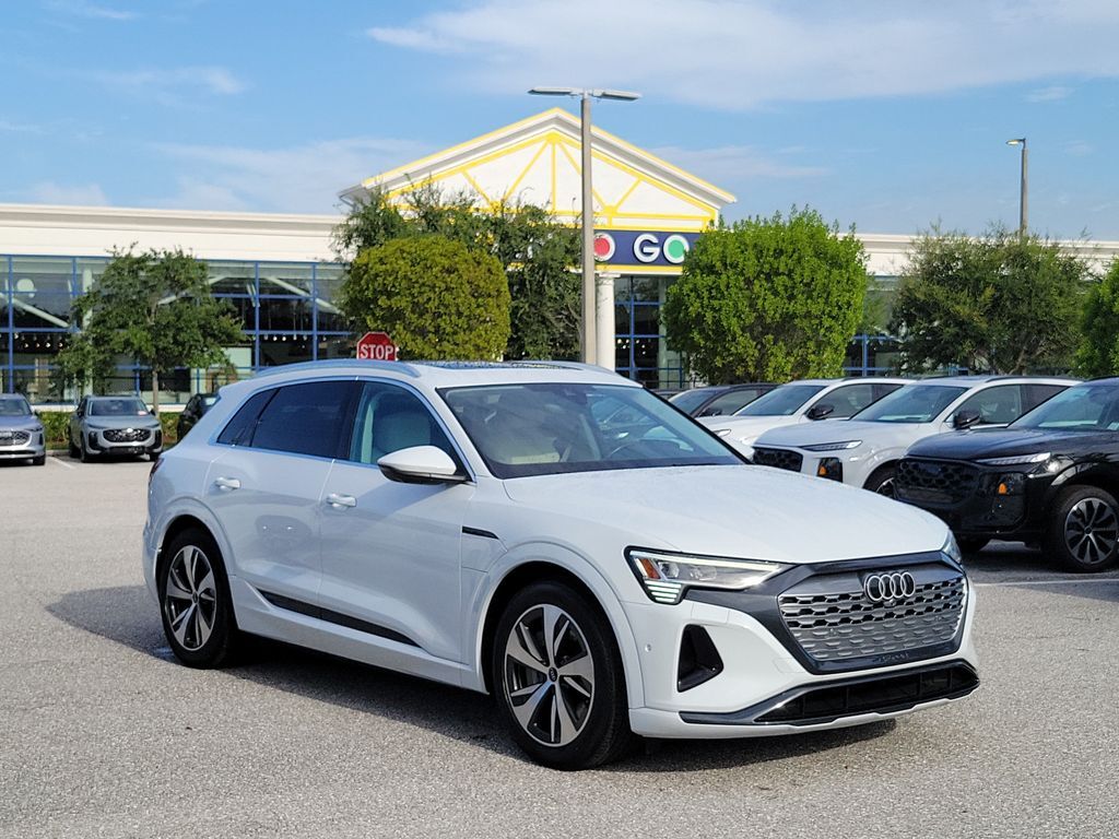 2024 AUDI Q8