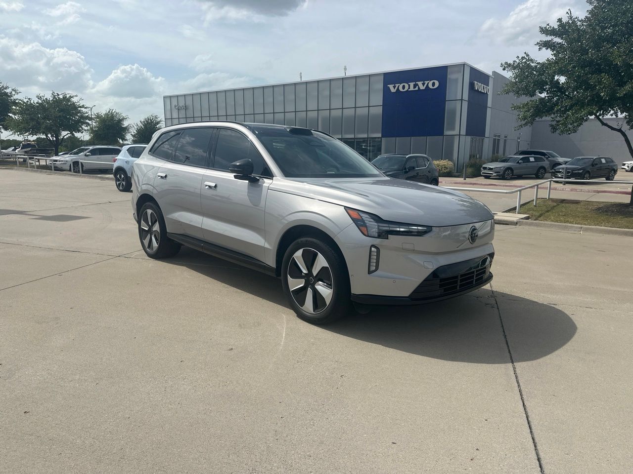 2025 VOLVO EX90