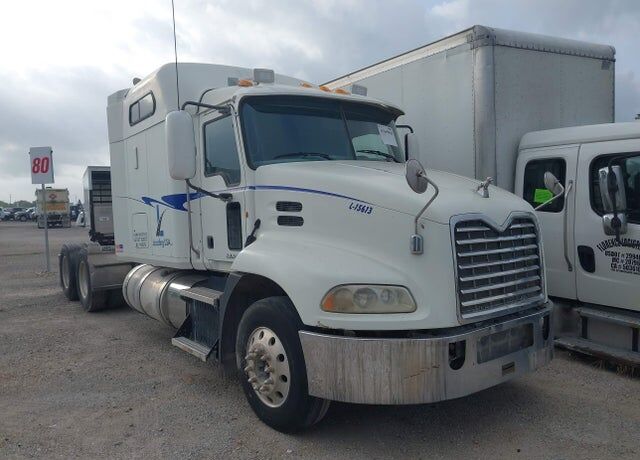 2013 MACK CXU