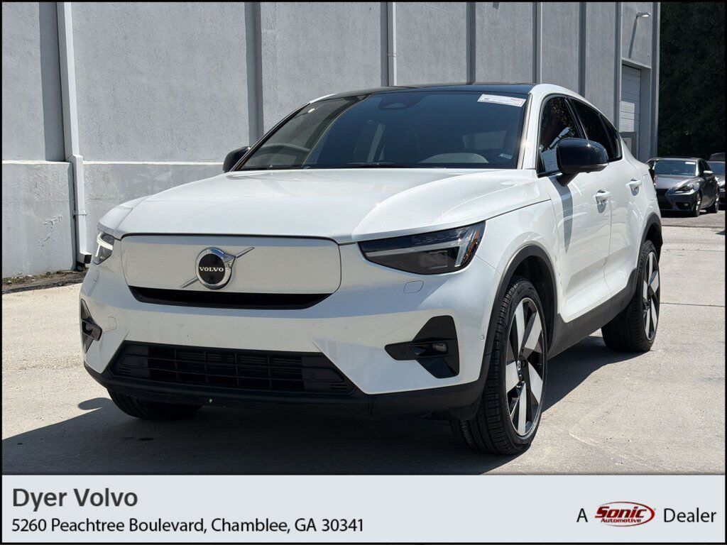 2023 VOLVO C40