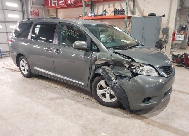 2013 TOYOTA Sienna