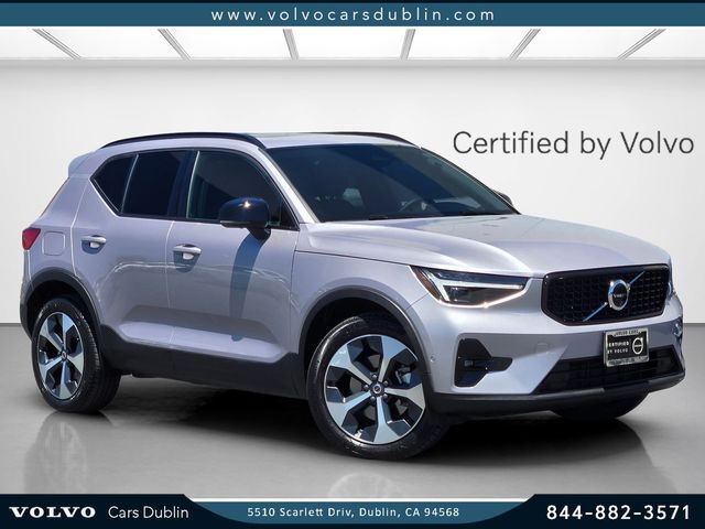 2026 VOLVO XC40