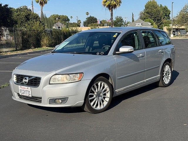 2011 VOLVO V50