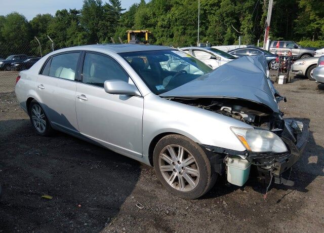 2005 TOYOTA Avalon