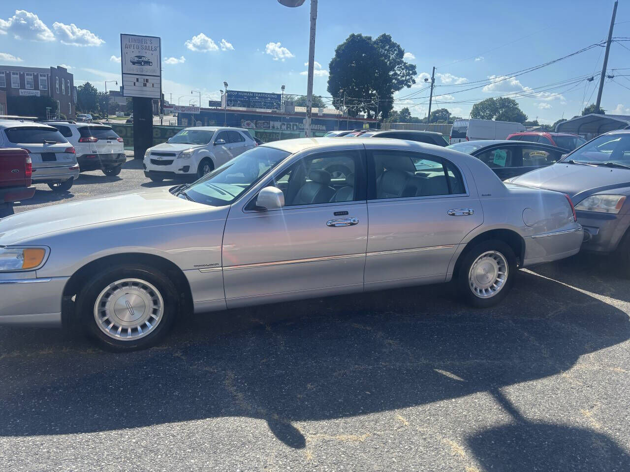 2002 LINCOLN Town Car
