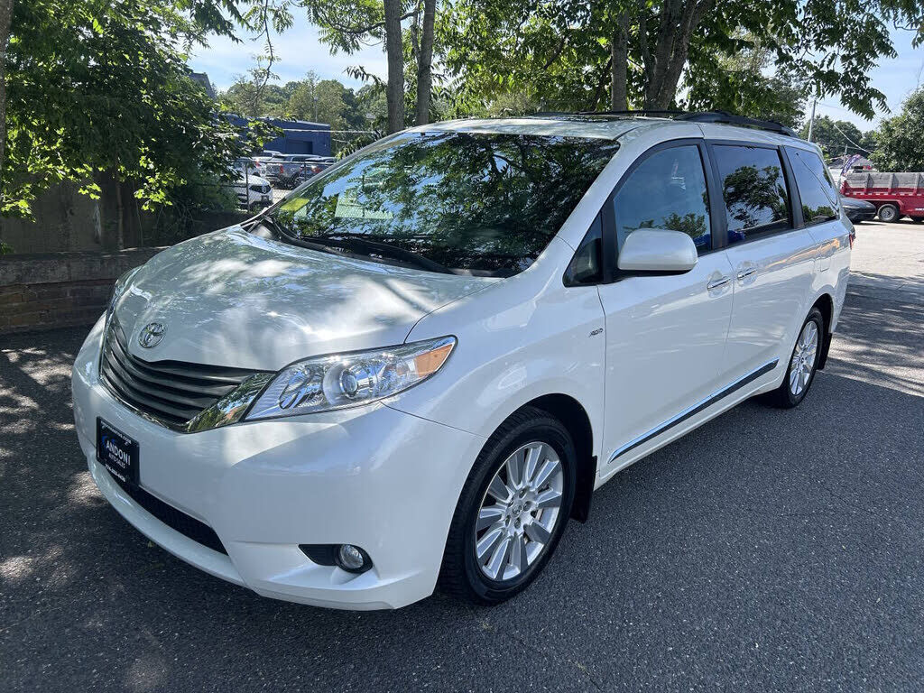 2017 TOYOTA Sienna