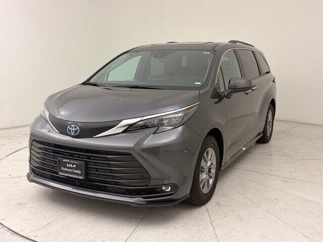 2025 TOYOTA Sienna