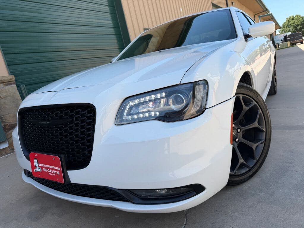 2019 CHRYSLER 300