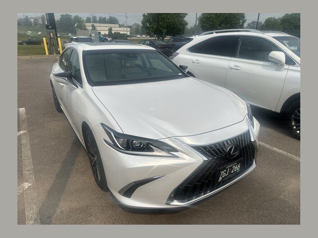 2024 LEXUS ES