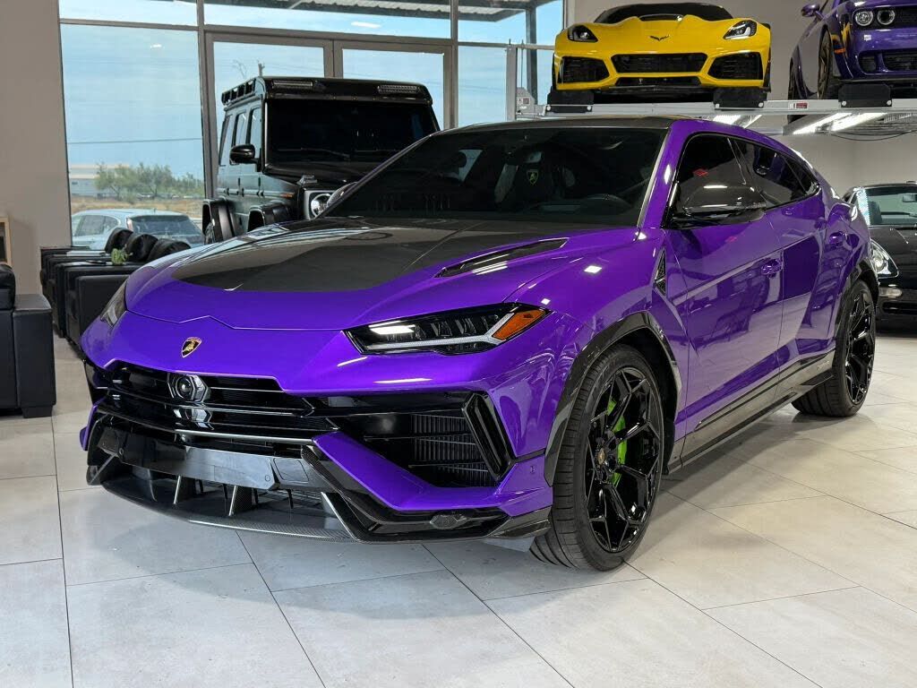 2024 LAMBORGHINI URUS