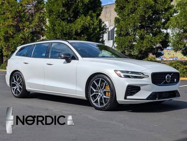 2024 VOLVO V60