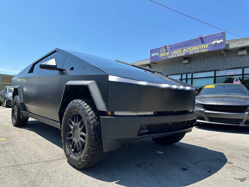 2025 TESLA Cybertruck
