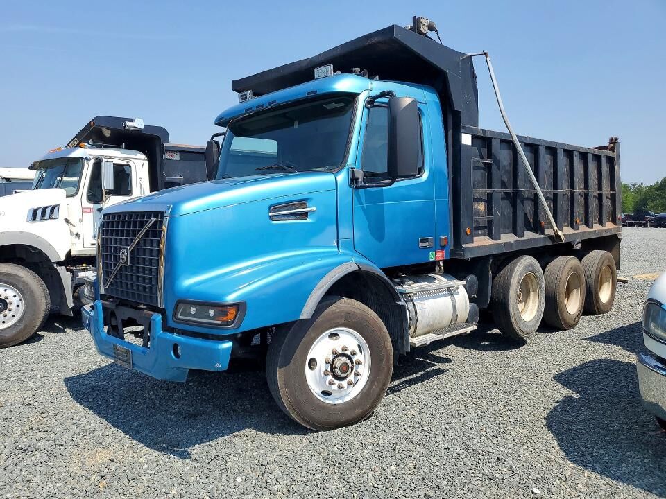 2002 VOLVO TRUCK VHD