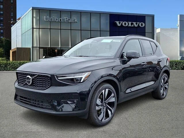 2026 VOLVO XC40