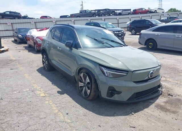 2023 VOLVO XC40