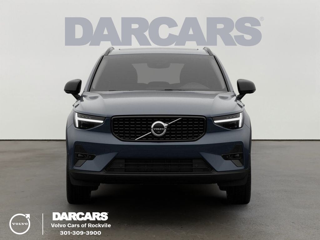 2026 VOLVO XC40