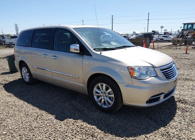 2015 CHRYSLER Town and Country