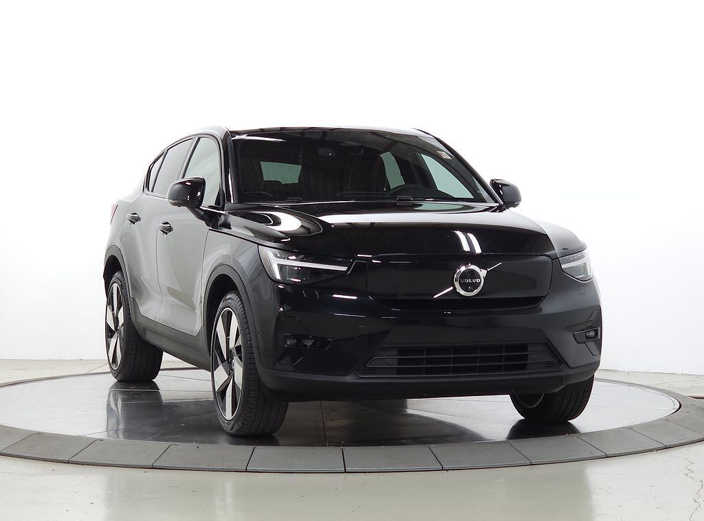 2023 VOLVO C40