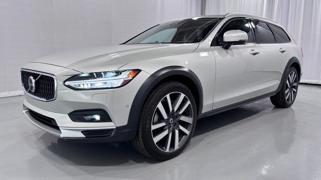 2022 VOLVO V90CC