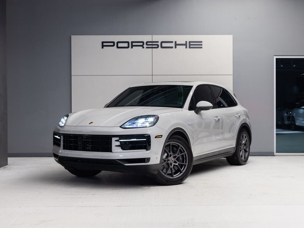 2025 PORSCHE Cayenne
