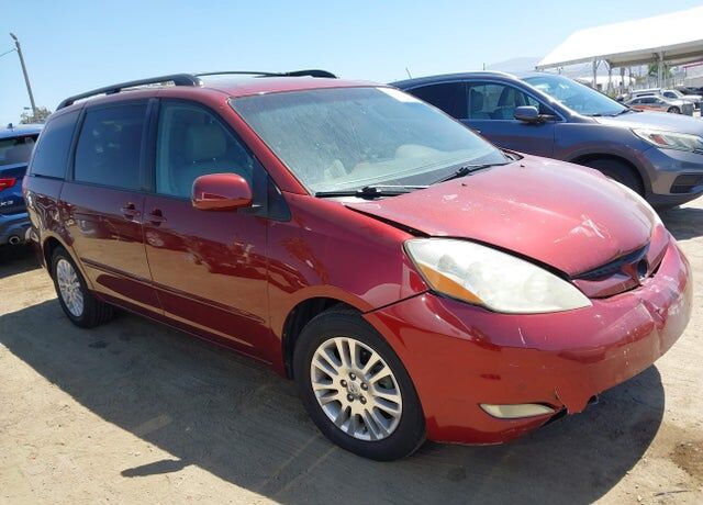 2010 TOYOTA Sienna