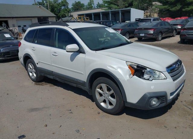 2013 SUBARU Outback