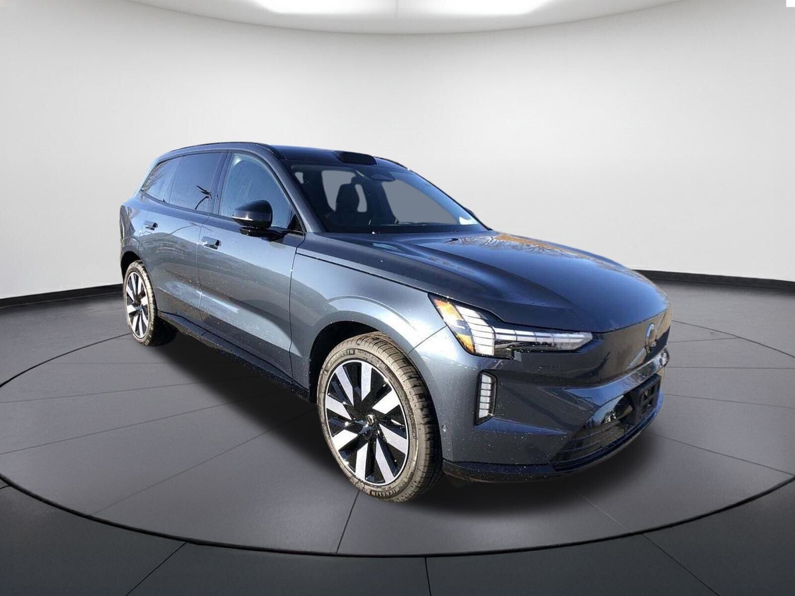 2025 VOLVO EX90