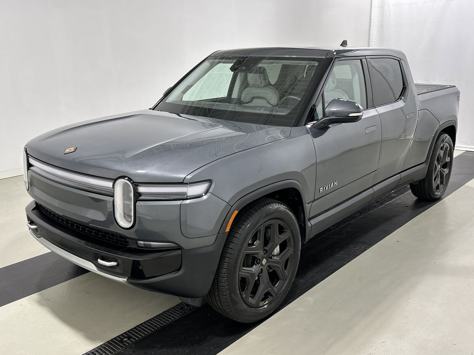2025 RIVIAN R1T
