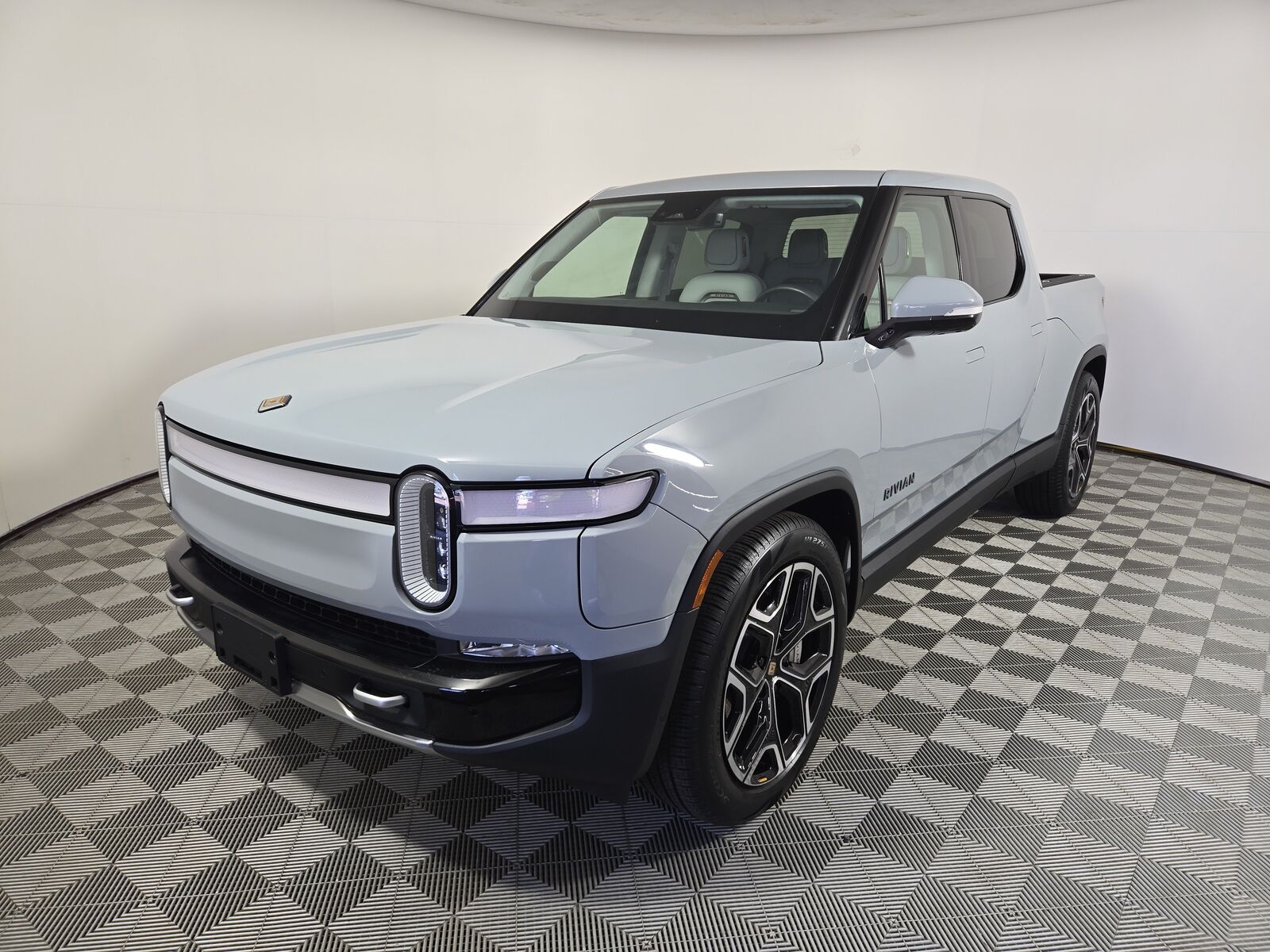2024 RIVIAN R1T