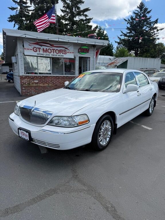 2011 LINCOLN Town Car