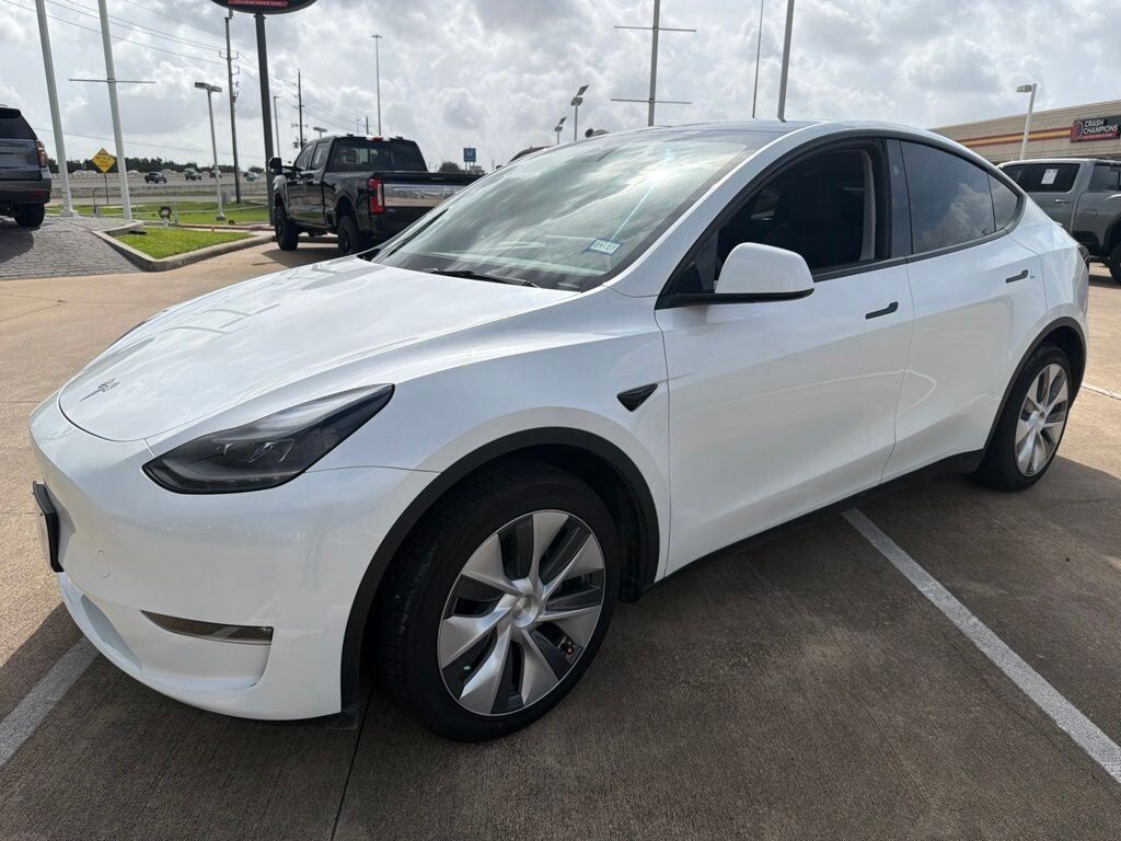 2024 TESLA Model Y