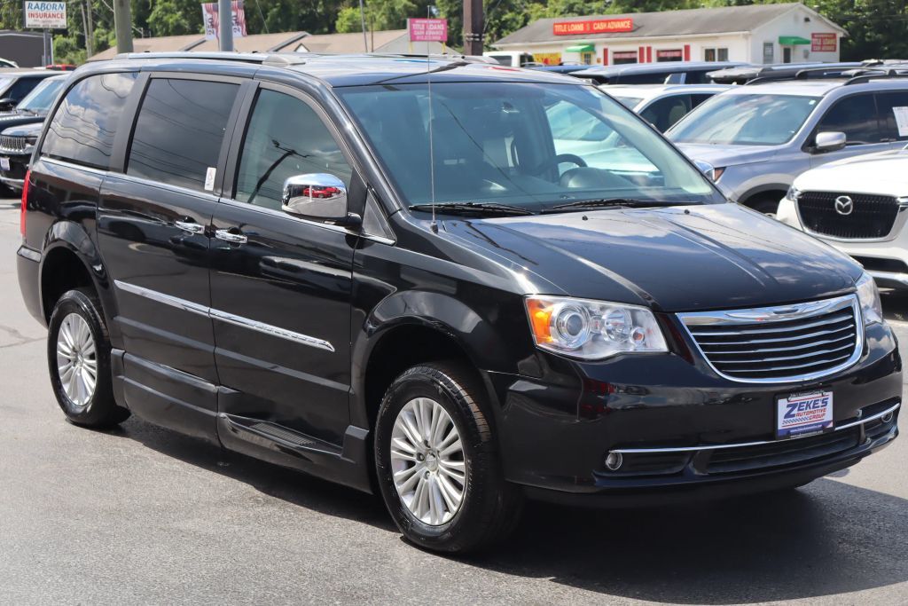 2012 CHRYSLER Town and Country