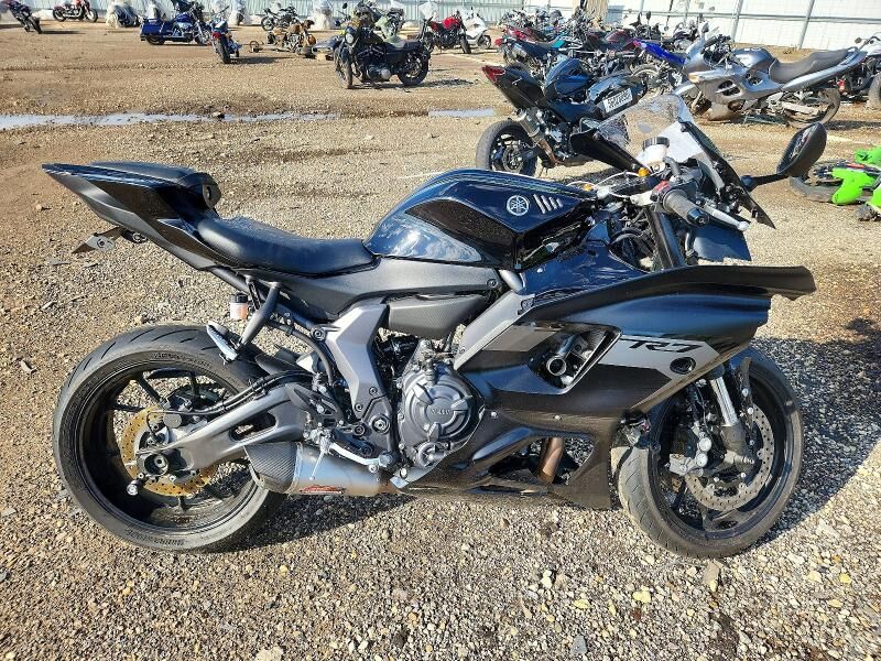2025 YAMAHA YZF