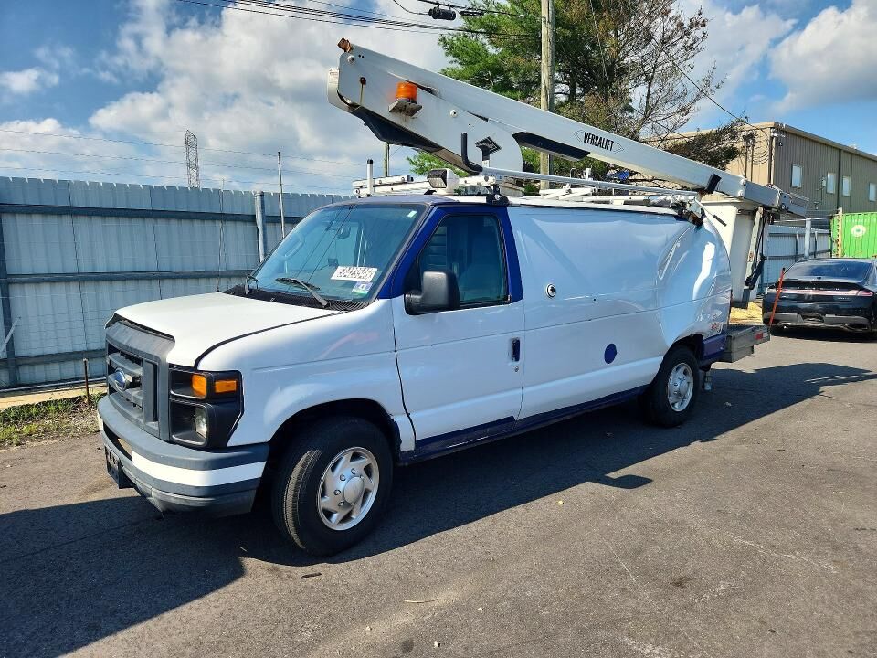 2013 FORD E-350