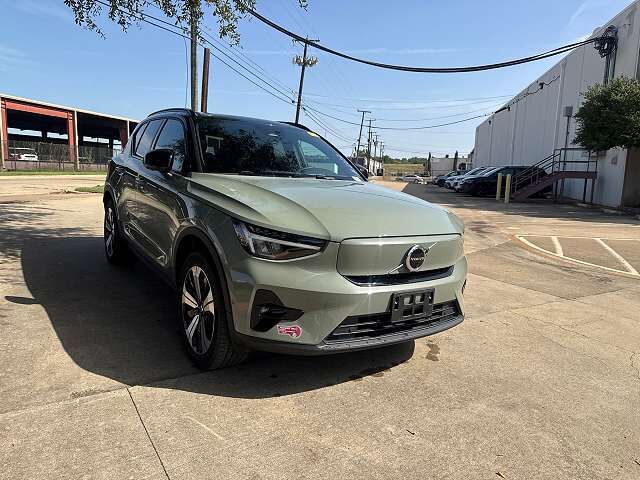 2023 VOLVO XC40