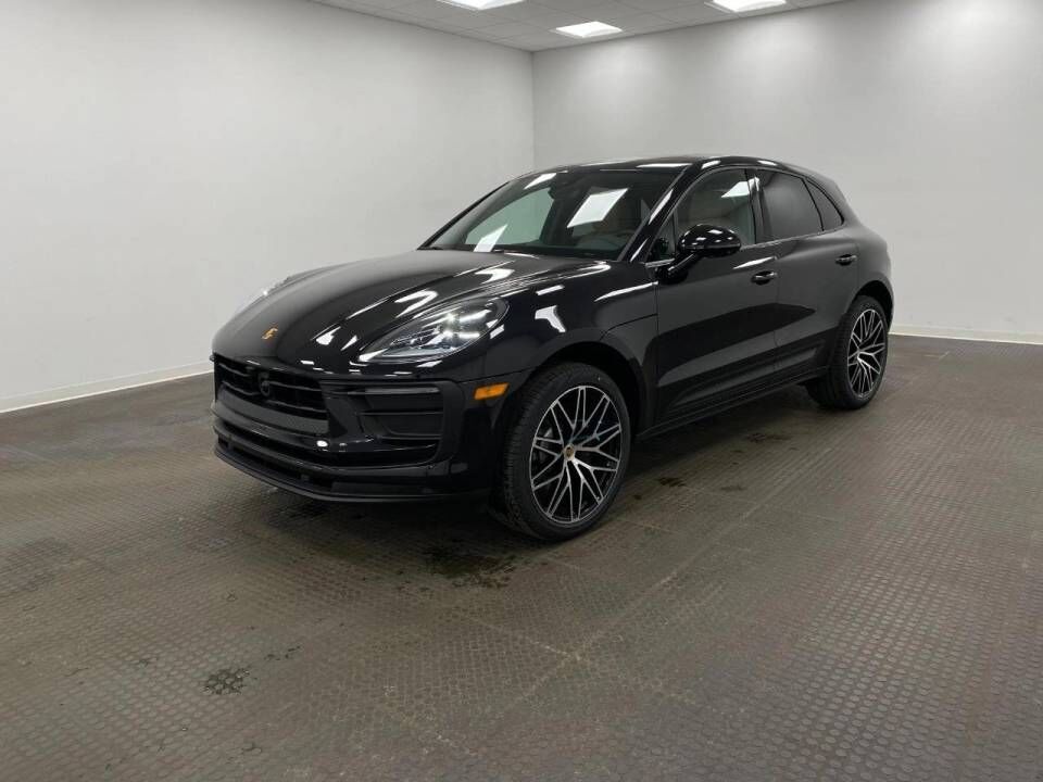 2026 PORSCHE Macan