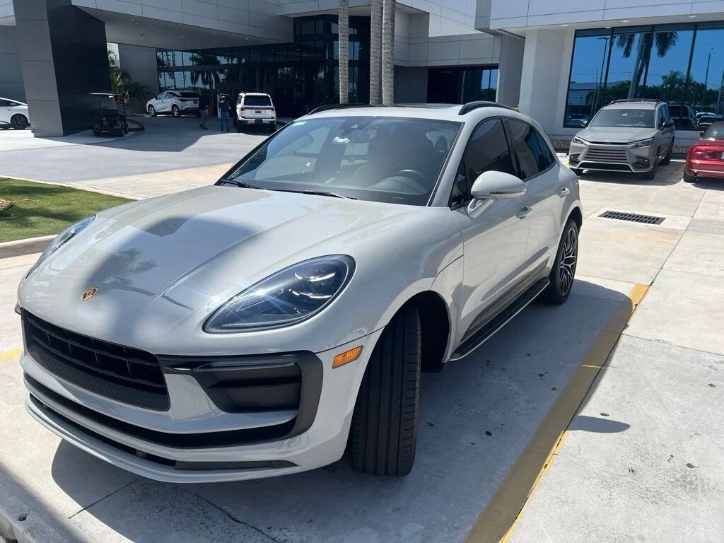 2022 PORSCHE Macan