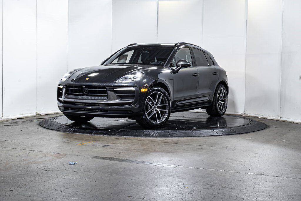 2025 PORSCHE Macan