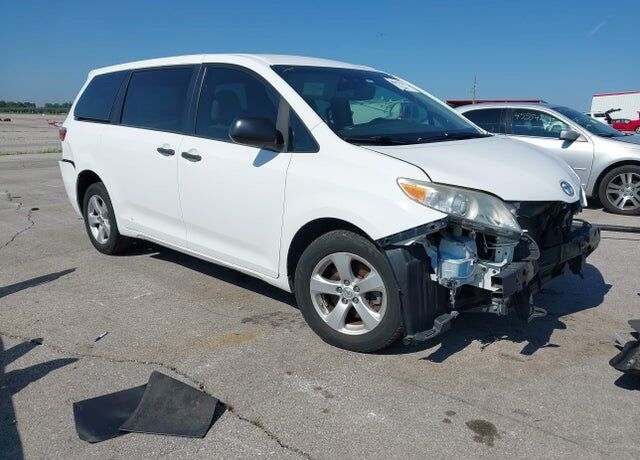2017 TOYOTA Sienna
