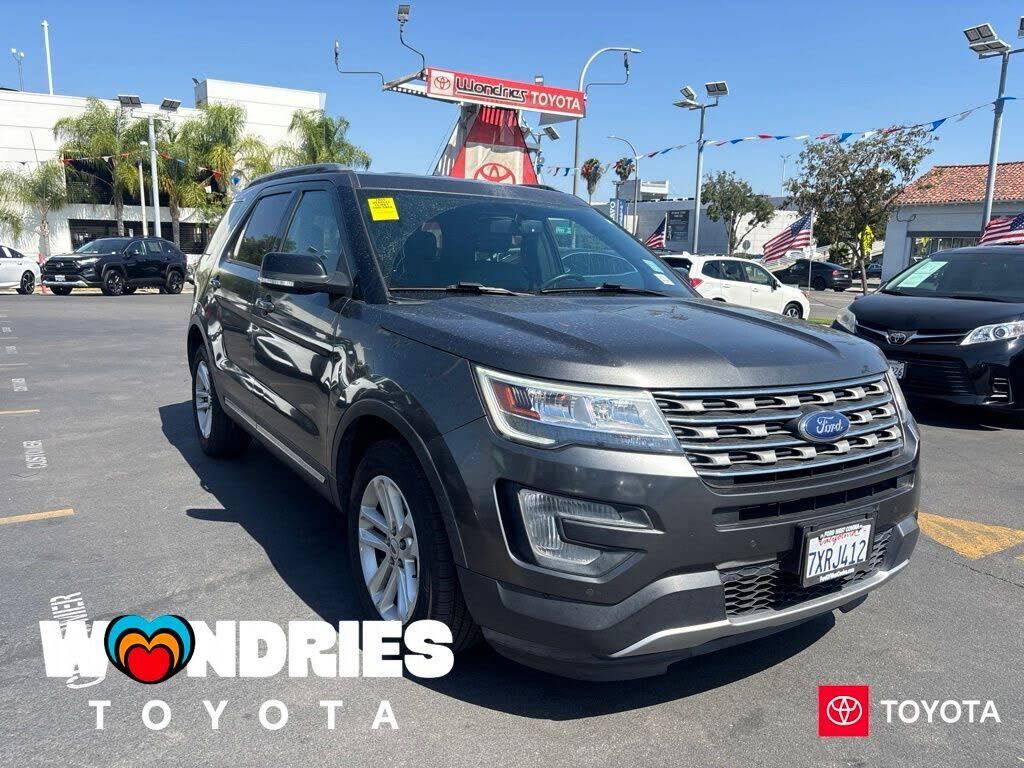 2017 FORD Explorer