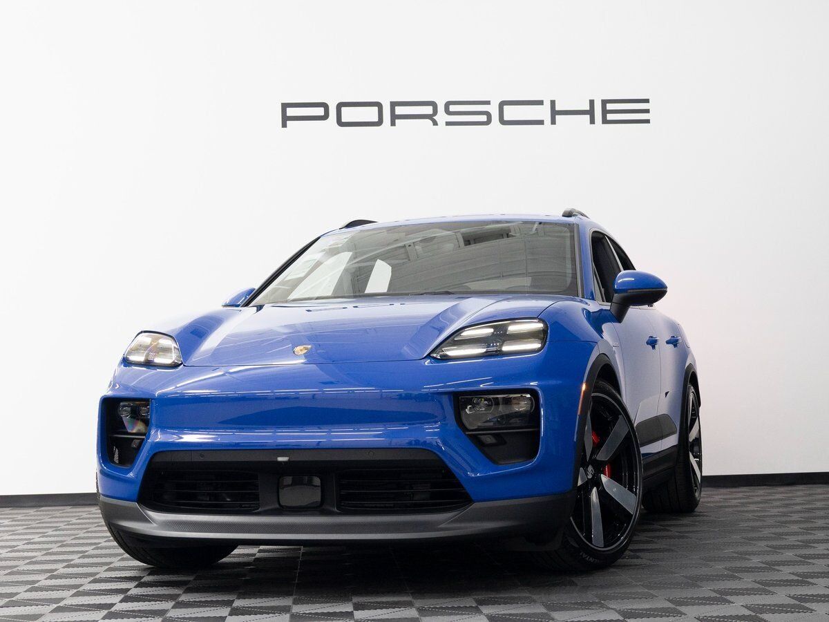 2026 PORSCHE Macan